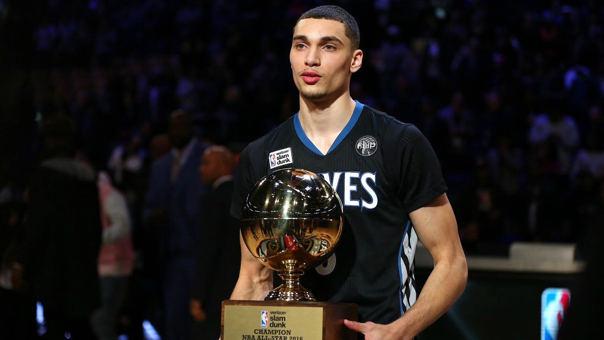 球迷动态：最炙手可热的球迷互动与应援，球迷聚集